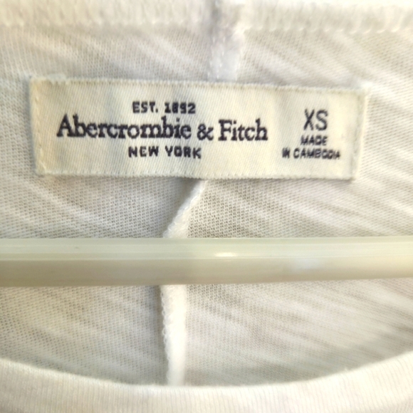 ⭐️Abercrombie And Fitch White Womans Embroidered Tshirt Size XS - Picture 4 of 4